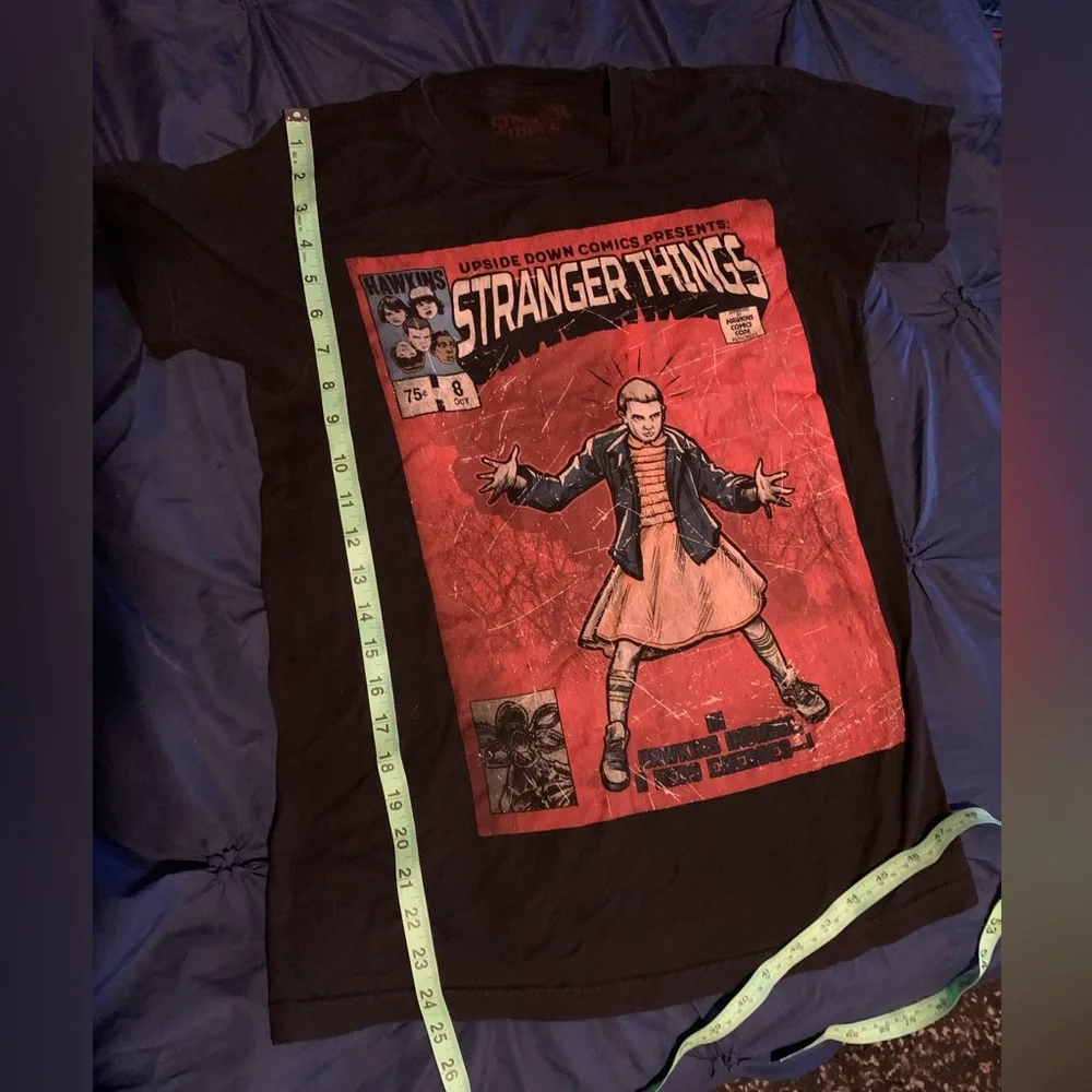 Small Netflix Stranger Things Black and Red Tee EUC comic book graphic - Picture 4 of 4